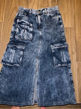 Vintage-Inspired Acid Wash Denim Cargo Midi Skirt - Blue